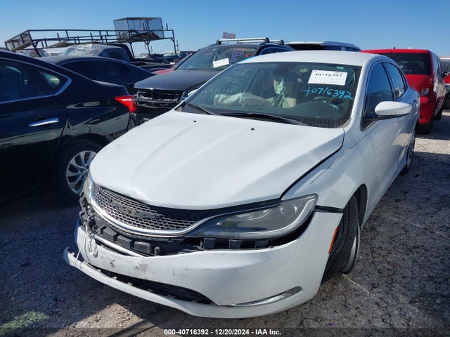 Chrysler 200 Limited 2016 1C3CCCAB5GN187713 Image 2