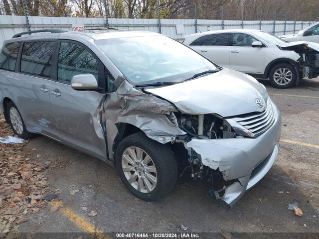 5TDDK3DC4FS096996 Toyota Sienna Limited Premium 7 Passenger