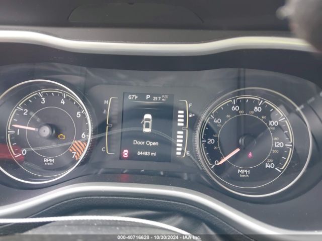 1C4PJMCB9EW183502 Jeep Cherokee Latitude