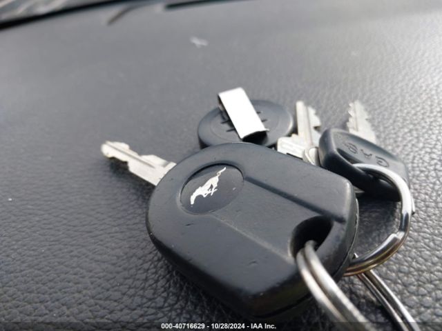 1ZVBP8AM5E5203087 Ford Mustang V6