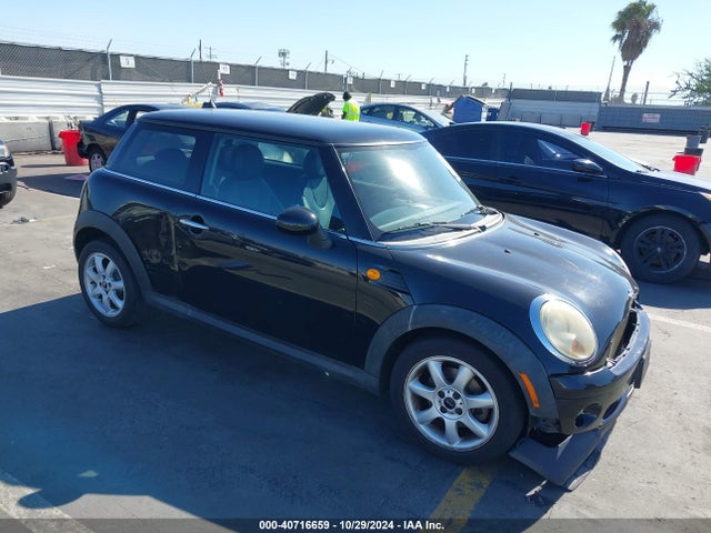 2010 MINI COOPER WMWMF3C57ATZ64407 Photo 0