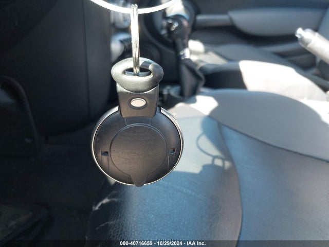 2010 MINI COOPER WMWMF3C57ATZ64407 Photo 10