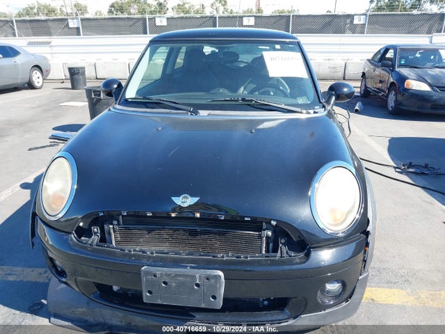 2010 MINI COOPER WMWMF3C57ATZ64407 Photo 5