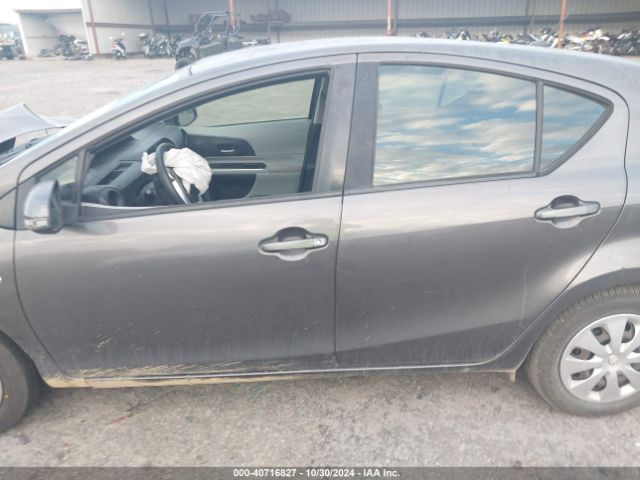 JTDKDTB34E1078613 Toyota Prius C Two