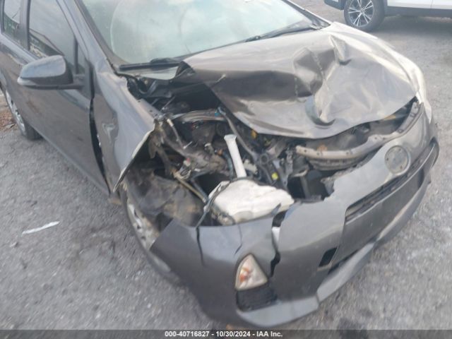 JTDKDTB34E1078613 Toyota Prius C Two