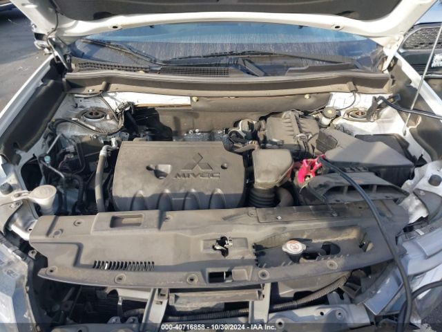 JA4AZ2A3XHZ063493 Mitsubishi Outlander Es