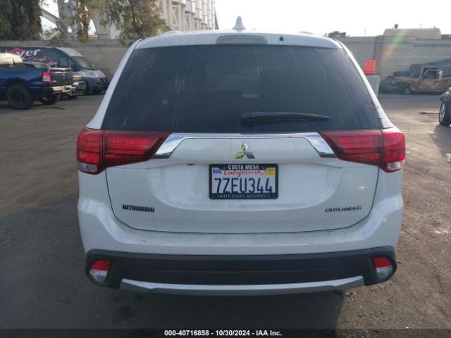 JA4AZ2A3XHZ063493 Mitsubishi Outlander Es