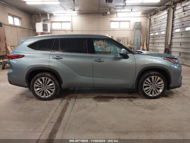 Toyota Highlander Platinum 2023 5TDKDRBH4PS528247 Image 13