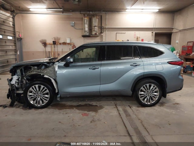 Toyota Highlander Platinum 2023 5TDKDRBH4PS528247 Image 14