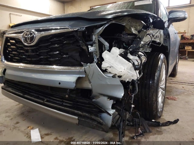 Toyota Highlander Platinum 2023 5TDKDRBH4PS528247 Image 17