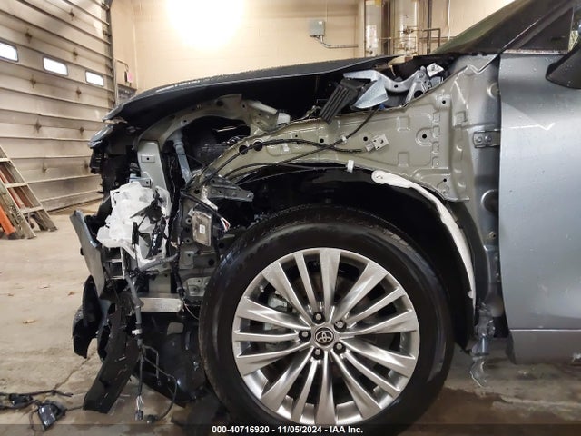 Toyota Highlander Platinum 2023 5TDKDRBH4PS528247 Image 18