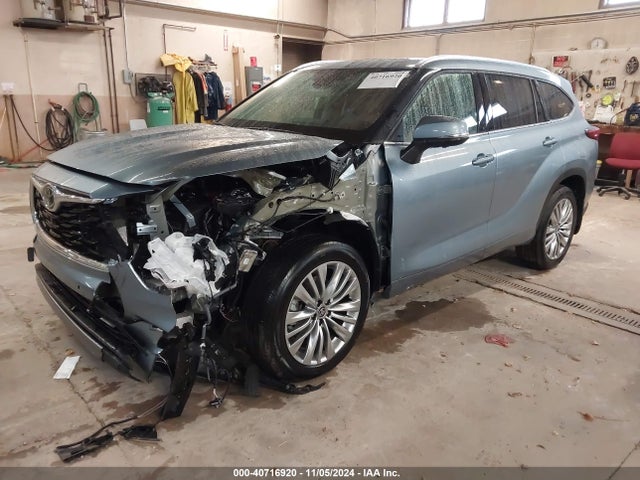 Toyota Highlander Platinum 2023 5TDKDRBH4PS528247 Image 2