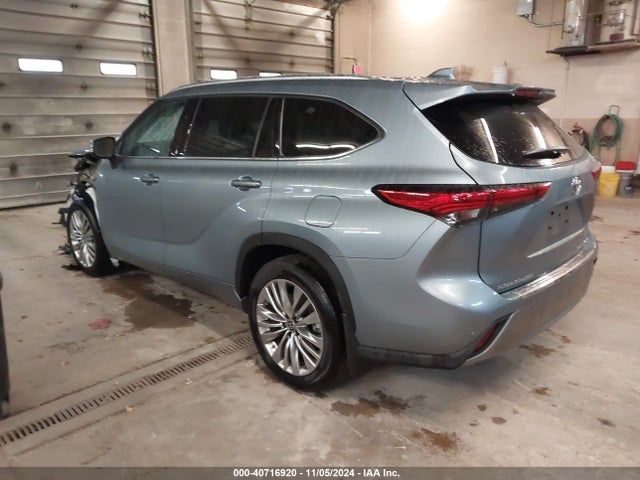 Toyota Highlander Platinum 2023 5TDKDRBH4PS528247 Image 3