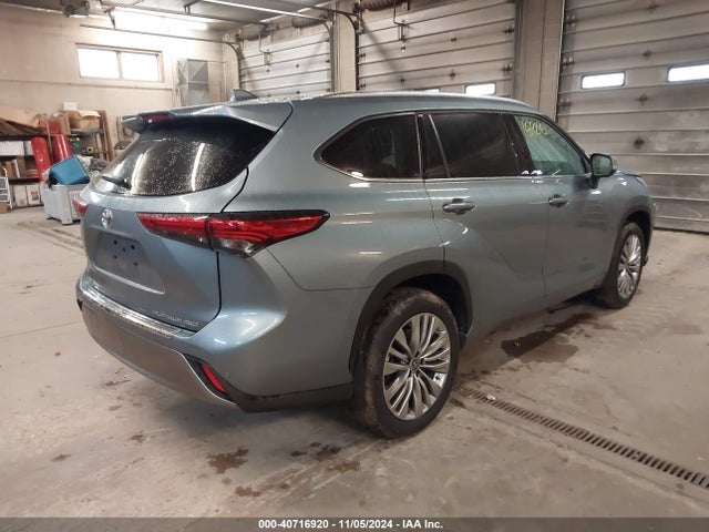 Toyota Highlander Platinum 2023 5TDKDRBH4PS528247 Image 4