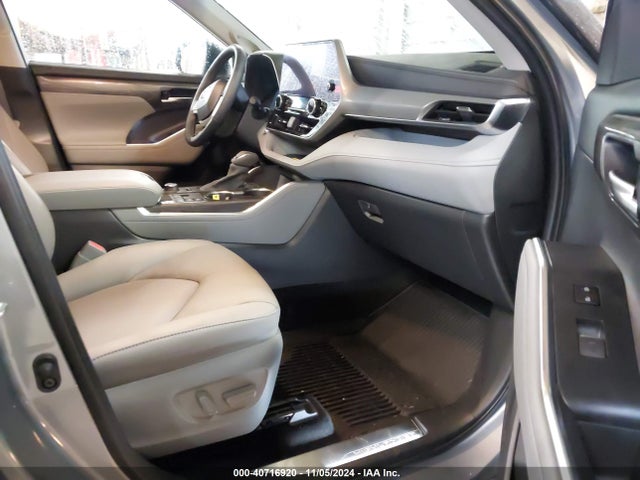 Toyota Highlander Platinum 2023 5TDKDRBH4PS528247 Image 5