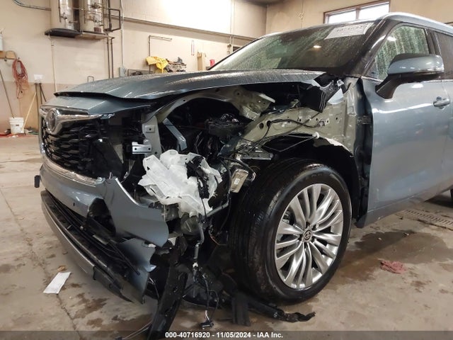 Toyota Highlander Platinum 2023 5TDKDRBH4PS528247 Image 6