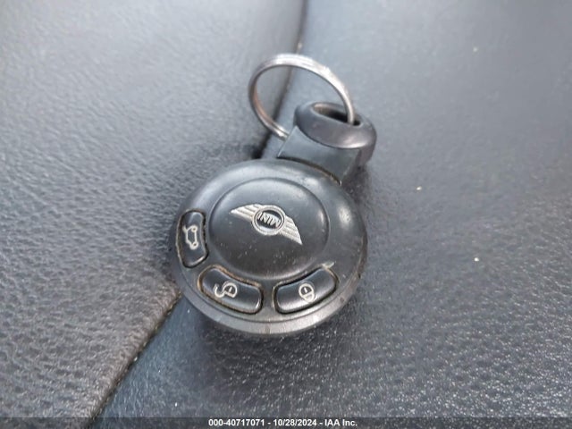 2010 MINI COOPER WMWMF3C58ATZ22201 Photo 10