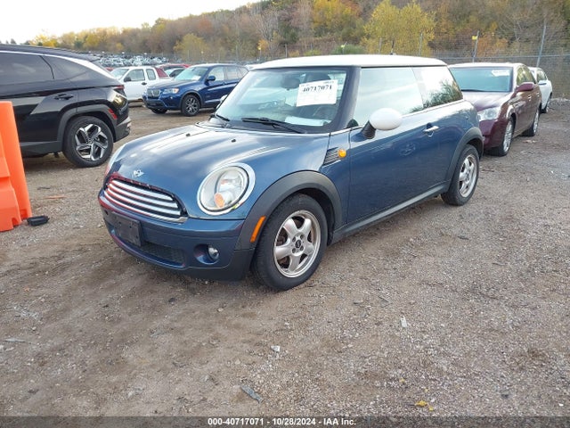 2010 MINI COOPER WMWMF3C58ATZ22201 Photo 1