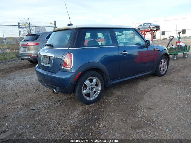 2010 MINI COOPER WMWMF3C58ATZ22201 Photo 3