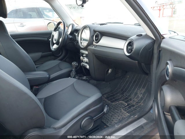 2010 MINI COOPER WMWMF3C58ATZ22201 Photo 4