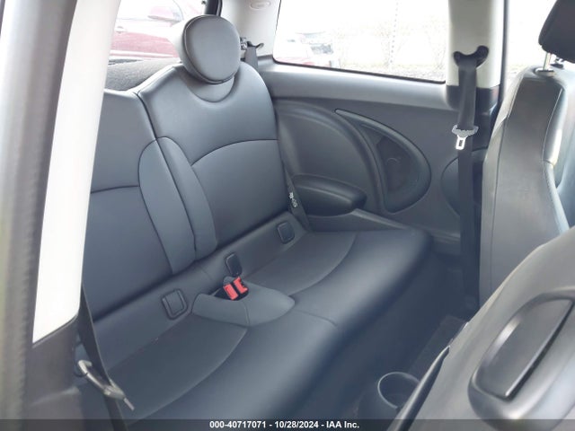 2010 MINI COOPER WMWMF3C58ATZ22201 Photo 7