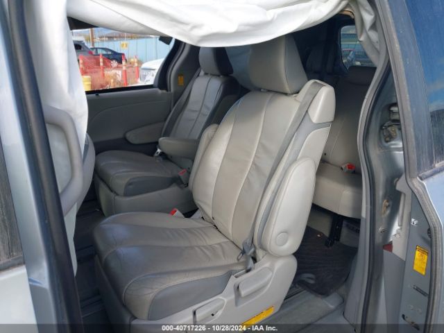 5TDDK3DC9ES083093 Toyota Sienna Limited 7 Passenger