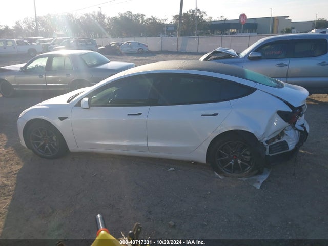 Tesla Model 3 Long Range Dual Motor All-wheel Drive 2022 5YJ3E1EB9NF133492 Image 13