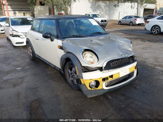 2009 MINI COOPER WMWMF33529TW77665 Photo 0