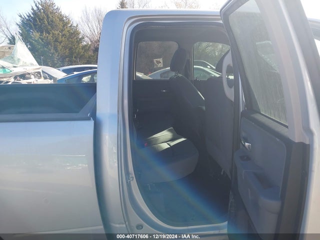 1C6RR7GT3ES186318 RAM 1500 Slt