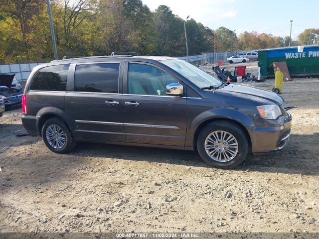 2C4RC1CGXGR135533 Chrysler Town & Country Touring-l Anniversary Edition