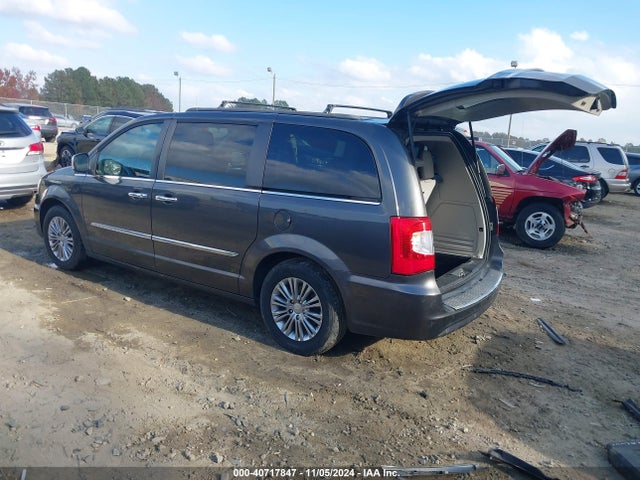 2C4RC1CGXGR135533 Chrysler Town & Country Touring-l Anniversary Edition