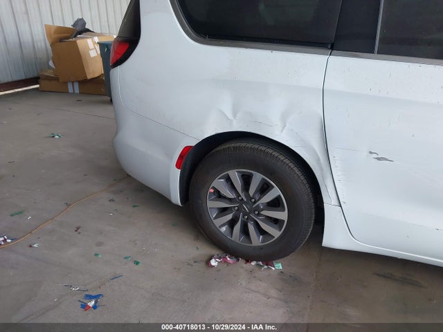 Chrysler Pacifica Hybrid Select 2024 2C4RC1S7XRR118218 Image 8