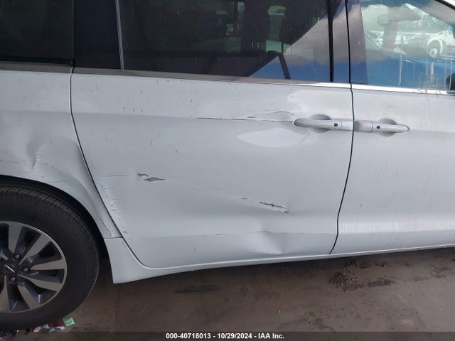 Chrysler Pacifica Hybrid Select 2024 2C4RC1S7XRR118218 Image 9
