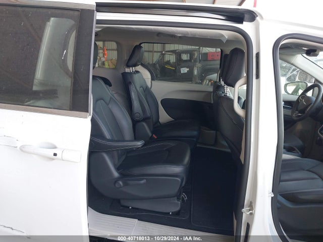 Chrysler Pacifica Hybrid Select 2024 2C4RC1S7XRR118218 Image 3
