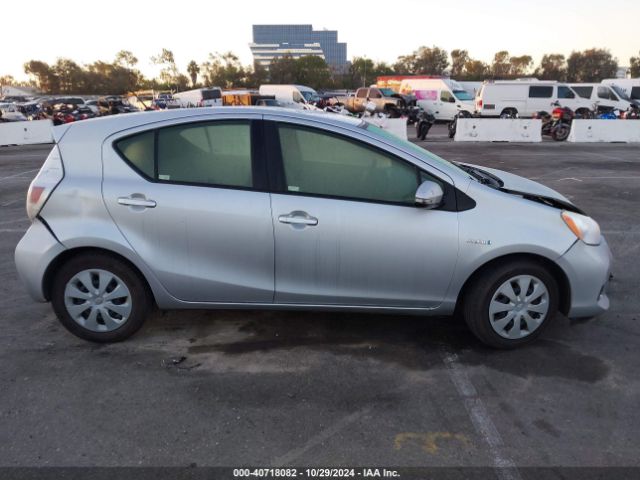 JTDKDTB38E1563157 Toyota Prius C One