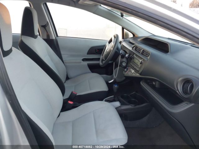 JTDKDTB38E1563157 Toyota Prius C One