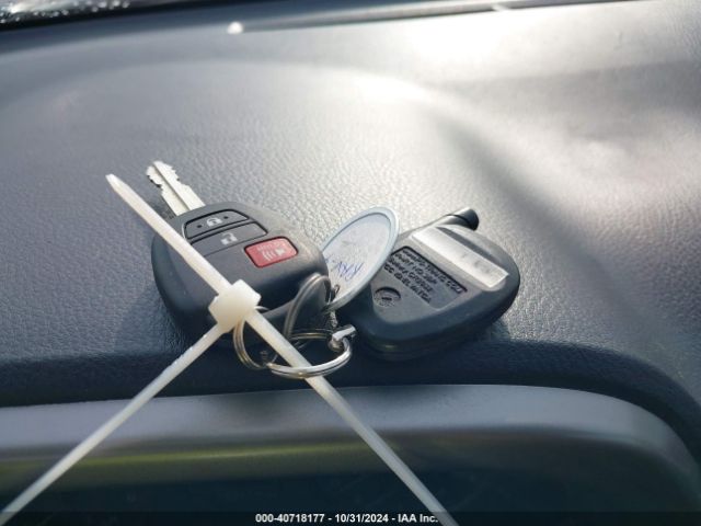 2T3BFREV9HW600006 Toyota RAV4 LE