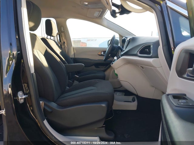 2C4RC1CG4PR525270 Chrysler Voyager Lx