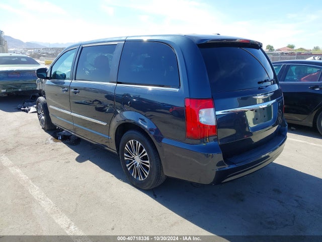 2C4RC1HG9ER238769 Chrysler Town & Country S