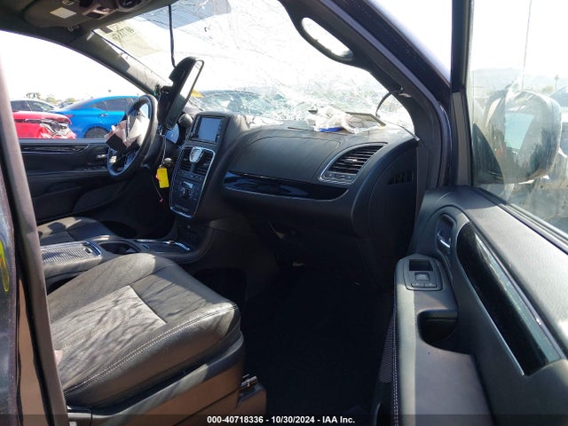 2C4RC1HG9ER238769 Chrysler Town & Country S