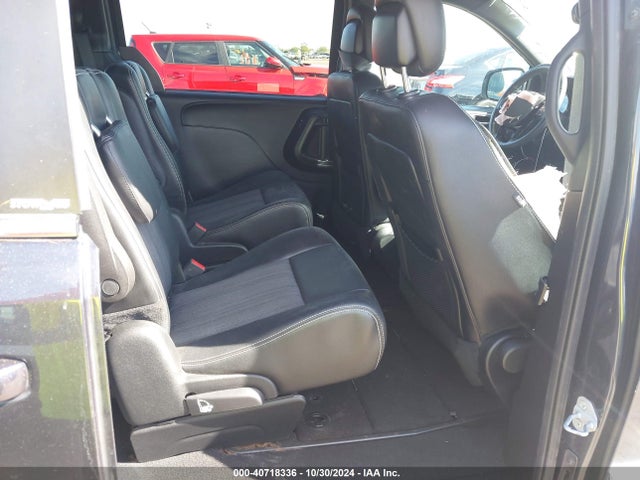 2C4RC1HG9ER238769 Chrysler Town & Country S