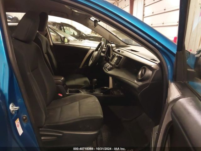 JTMBFREV1JJ228102 Toyota RAV4 LE