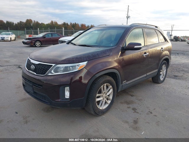 KIA SORENTO LX 2015 5XYKTCA61FG586263 Image 2