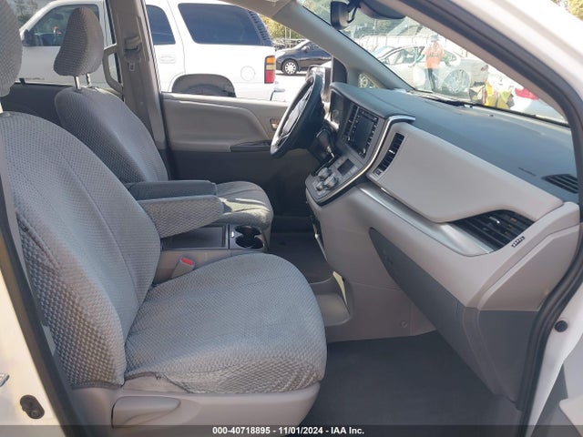 5TDKZ3DC3LS084496 Toyota SIENNA LE