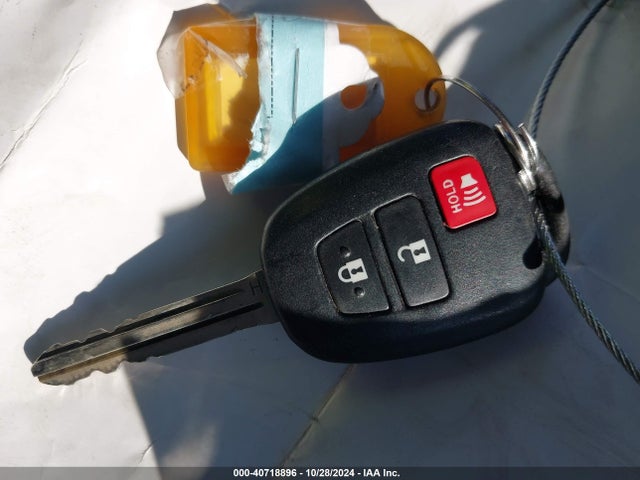 JTDKDTB37G1124888 Toyota Prius C Two