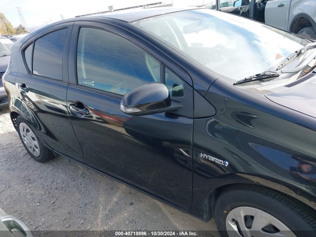 JTDKDTB37G1124888 Toyota Prius C Two