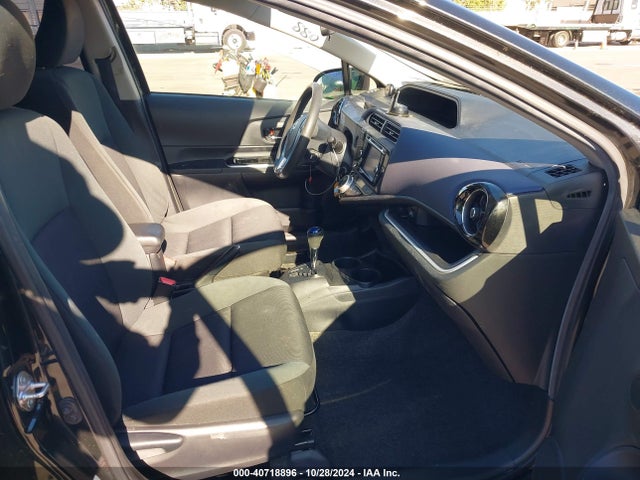 JTDKDTB37G1124888 Toyota Prius C Two