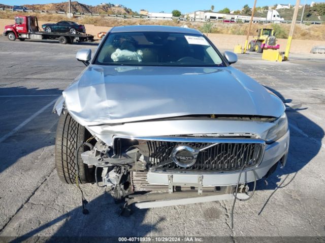 LVY982MK3JP035141 Volvo S90 T5 Momentum