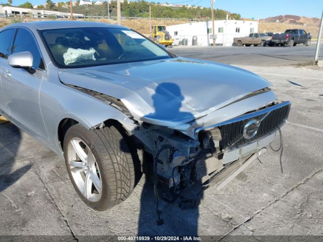 LVY982MK3JP035141 Volvo S90 T5 Momentum