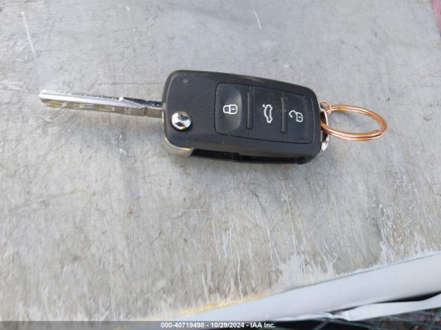 1VWBT7A32FC030011 Volkswagen Passat 1.8t Se